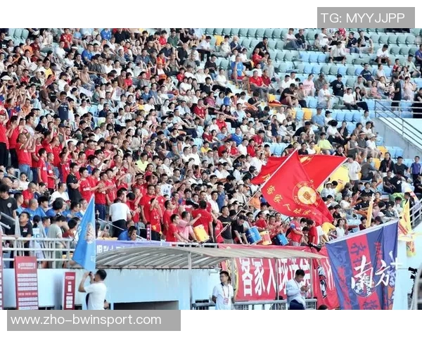 4月15日足球比赛精彩回顾与分析球迷热情高涨赛场气氛火爆